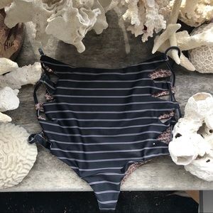 Acacia Queens Bottom Forever print